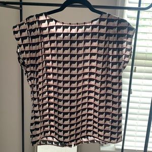 Who What Wear pink white black patterned blouse size Small